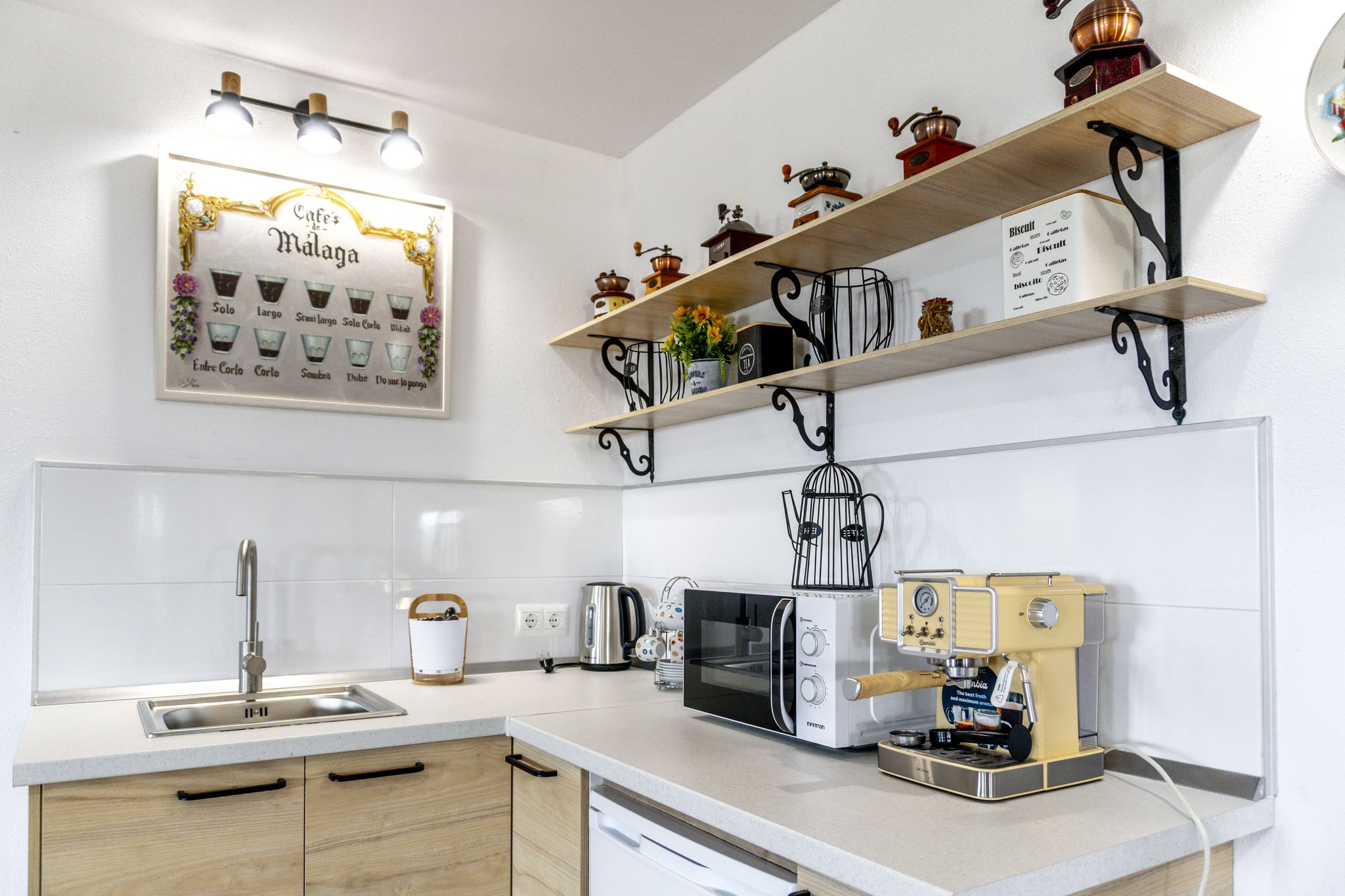 Coffee station y kitchenette